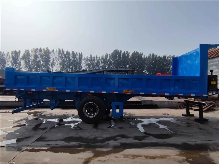 Semirreboque basculante traseiro-